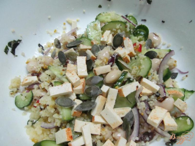 Фото приготовление рецепта: Салат с фасолью овощами и кус-кусом шаг №5
