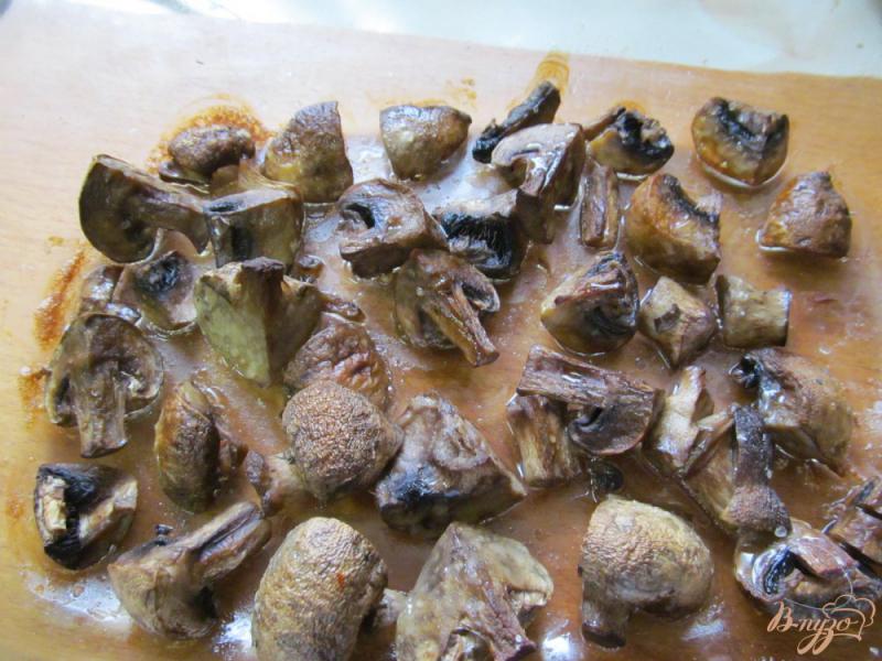 Фото приготовление рецепта: Салат из запеченных грибов в маринаде шаг №4