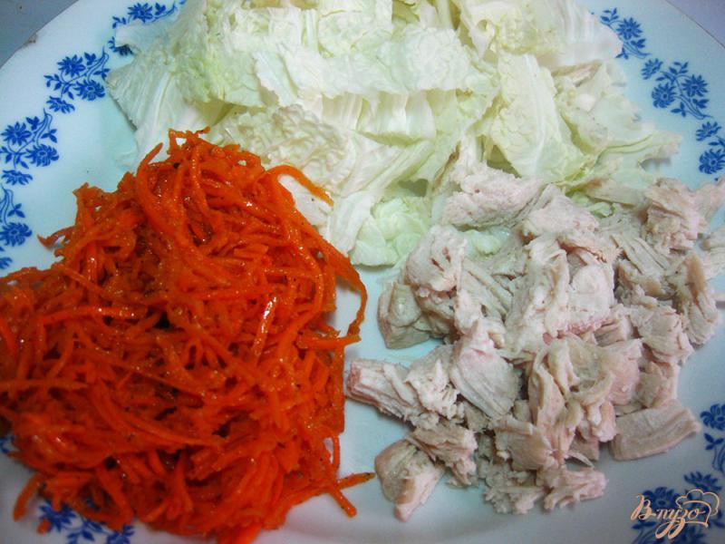 Фото приготовление рецепта: Салат с пекинской капустой и морковью по-корейски шаг №5