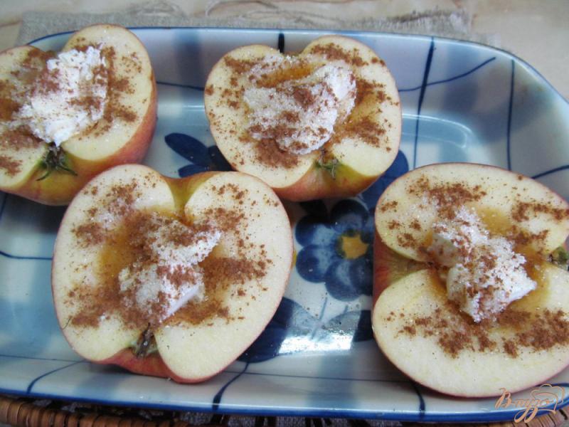 Фото приготовление рецепта: Десерт из яблок с мороженым шаг №3