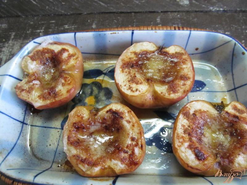 Фото приготовление рецепта: Десерт из яблок с мороженым шаг №4