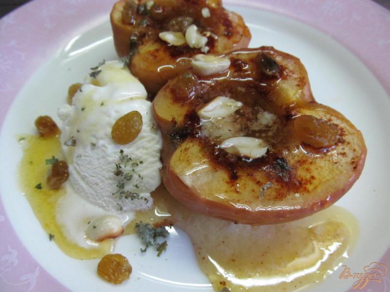 Фото приготовление рецепта: Десерт из яблок с мороженым шаг №6