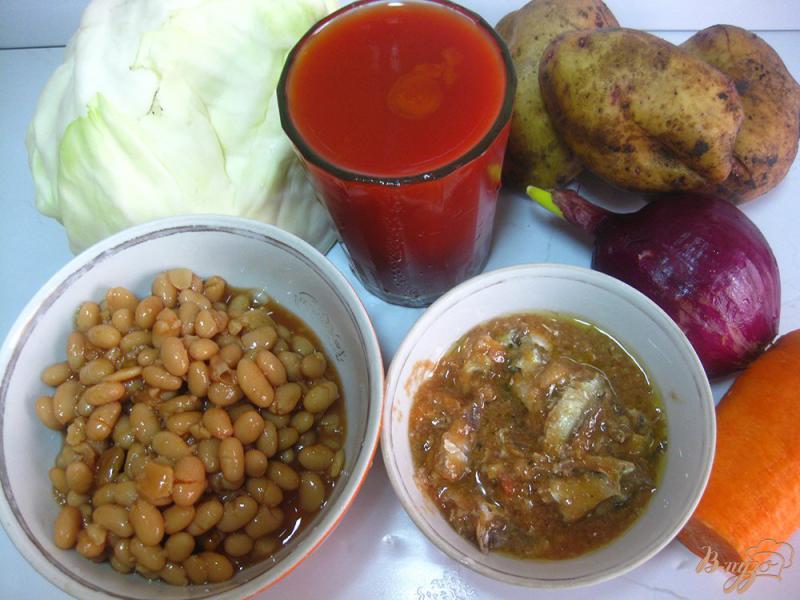 Фото приготовление рецепта: Овощной суп с консервой и фасолью шаг №1