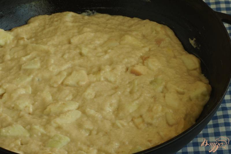 Фото приготовление рецепта: Постный пирог с яблоками шаг №5
