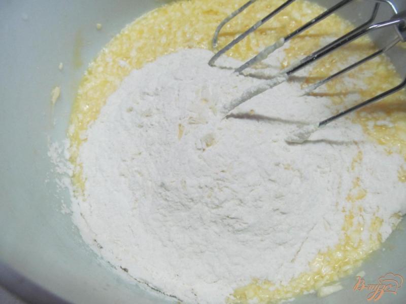 Фото приготовление рецепта: Кексы с лимонным кремом шаг №5