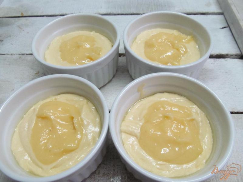 Фото приготовление рецепта: Кексы с лимонным кремом шаг №6