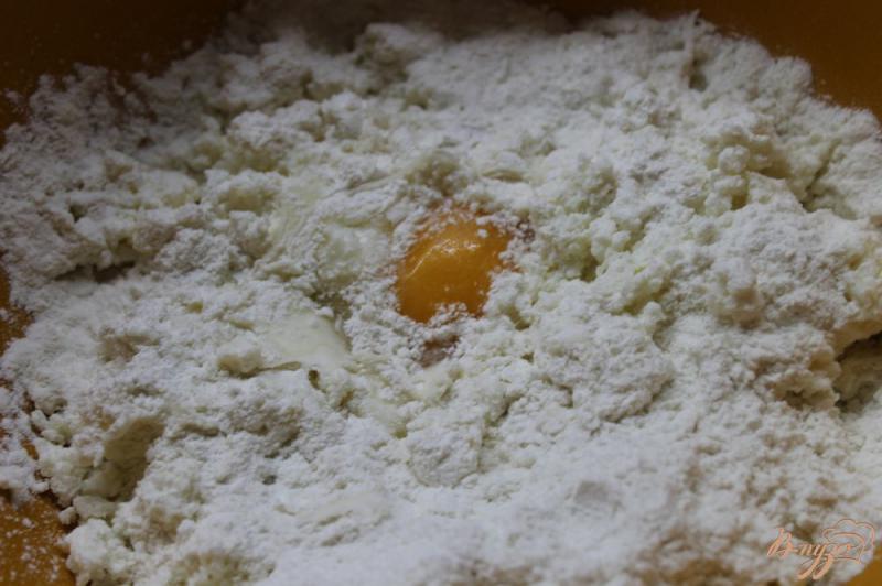 Фото приготовление рецепта: Сырники с клубничным джемом шаг №4