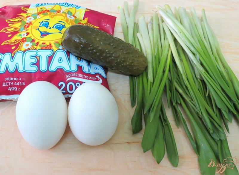 Фото приготовление рецепта: Салат из черемши и яиц шаг №1