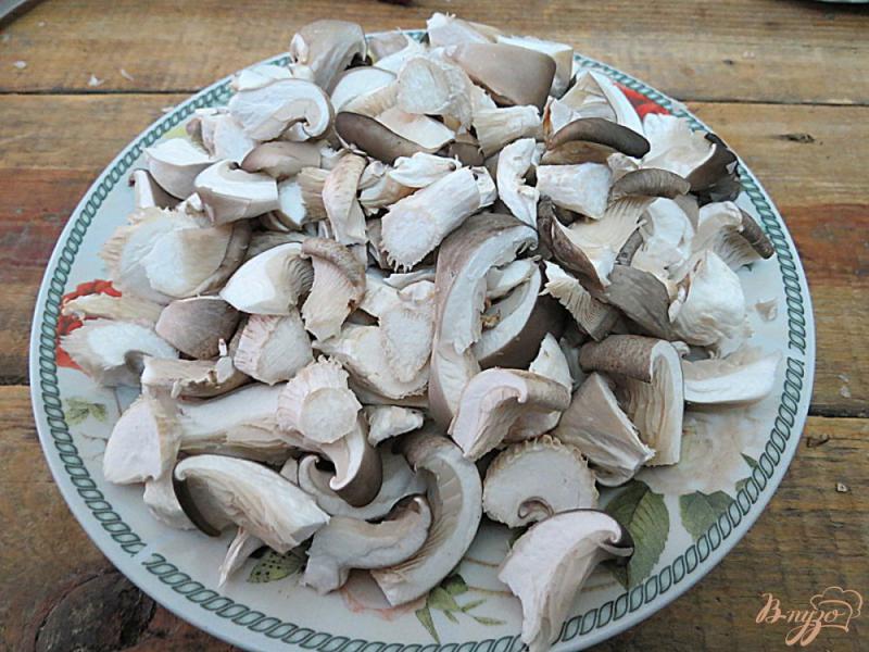 Фото приготовление рецепта: Пшённая каша с грибами шаг №4