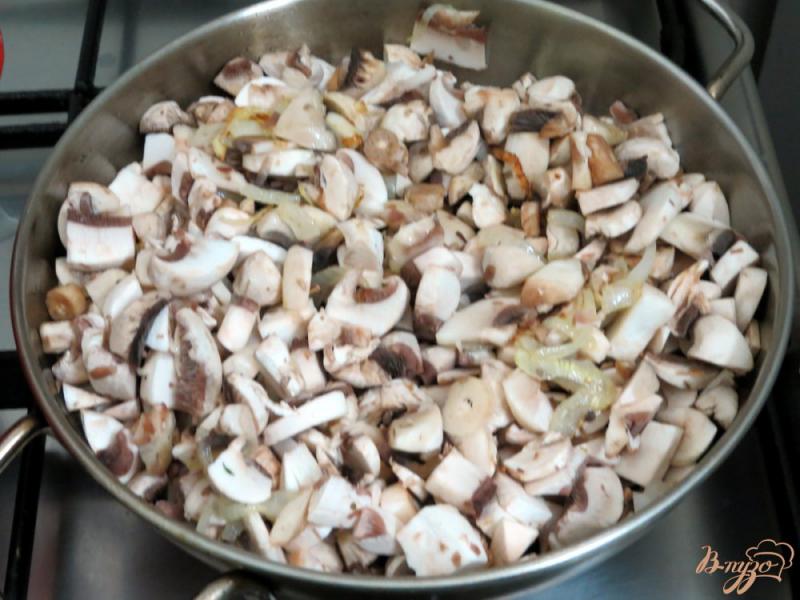 Фото приготовление рецепта: Пшённая каша с грибами шаг №5
