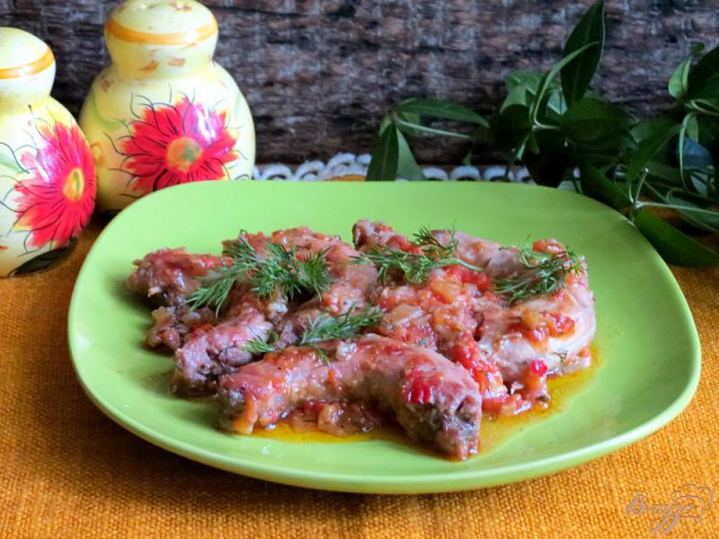 Фото приготовление рецепта: Куриные шейки с помидором шаг №7