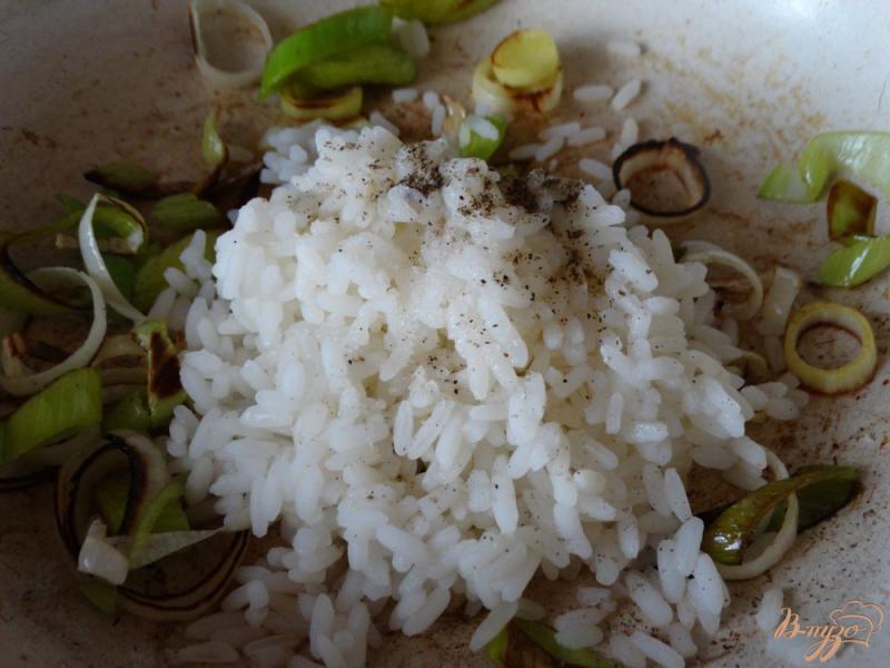 Фото приготовление рецепта: Минтай запеченный под рисом и сыром шаг №2