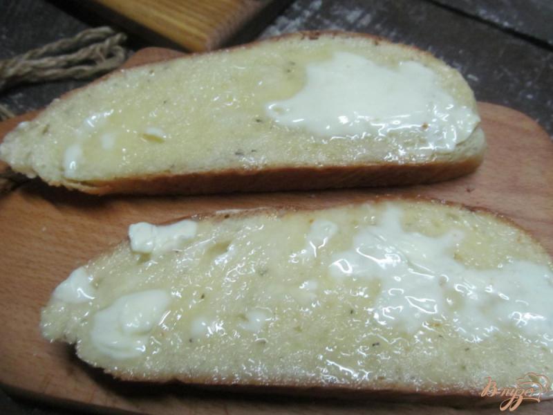 Фото приготовление рецепта: Бутерброд с сыром бри шаг №3