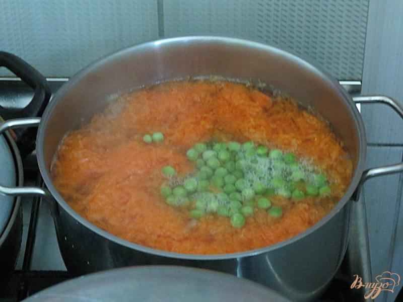 Фото приготовление рецепта: Суп овощной с тыквой и горошком шаг №5