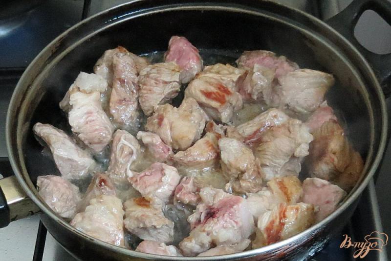 Фото приготовление рецепта: Свинина с картофелем и фасолью шаг №3
