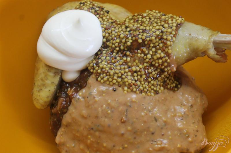 Фото приготовление рецепта: Запеченная курица с чесноком и картофелем шаг №2
