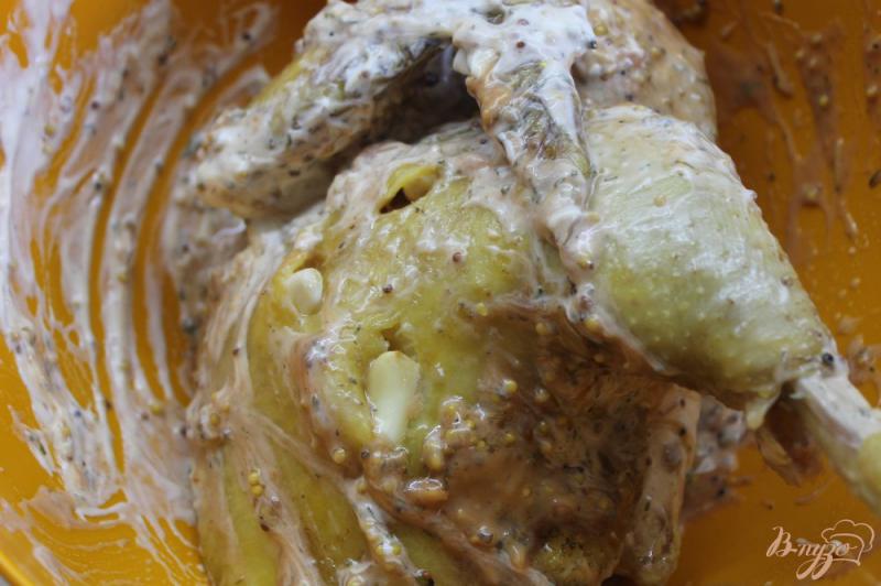 Фото приготовление рецепта: Запеченная курица с чесноком и картофелем шаг №3