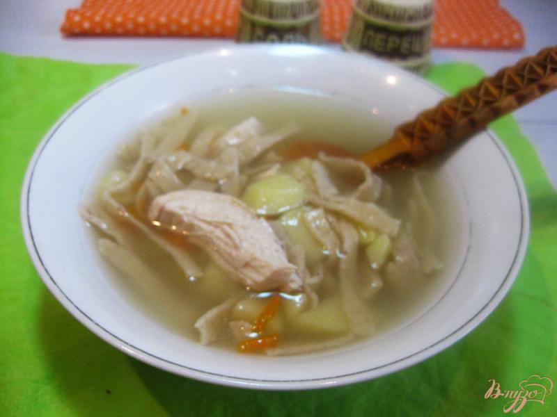 Фото приготовление рецепта: Суп с куриной грудкой и гречневой лапшой шаг №15