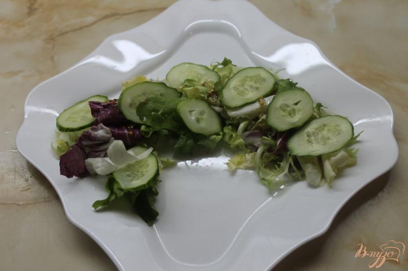 Фото приготовление рецепта: Микс салата с овощами и сырокопченой колбасой шаг №3