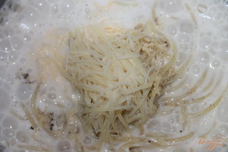 Фото приготовление рецепта: Спагетти с брынзой шаг №4