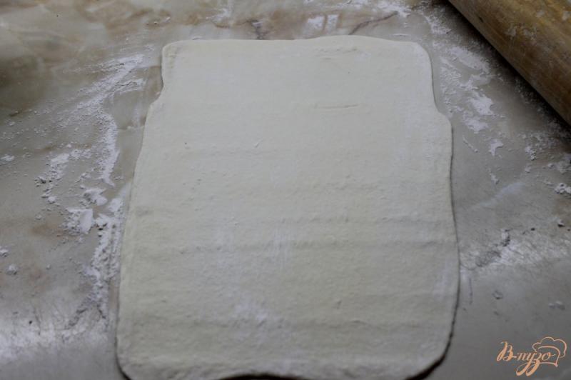 Фото приготовление рецепта: Сырная мини пицца с хамоном шаг №2