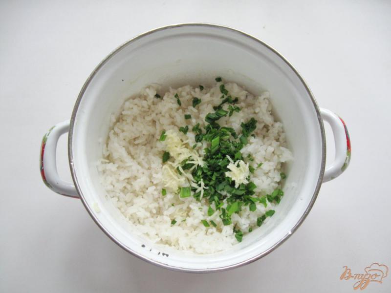 Фото приготовление рецепта: Отварной рис с зеленью шаг №3
