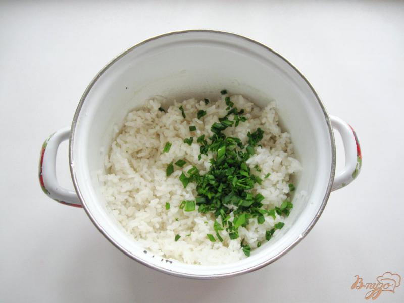 Фото приготовление рецепта: Отварной рис с зеленью шаг №2