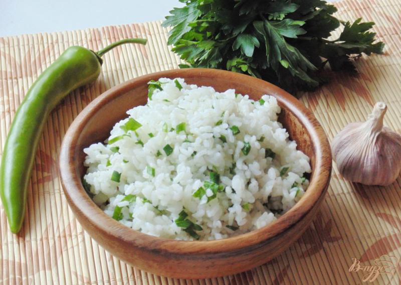 Фото приготовление рецепта: Отварной рис с зеленью шаг №6