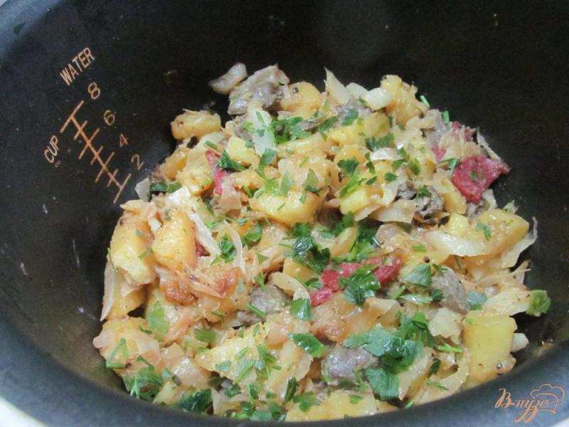 Фото приготовление рецепта: Картофель с куриными сердечками в мультиварке шаг №6