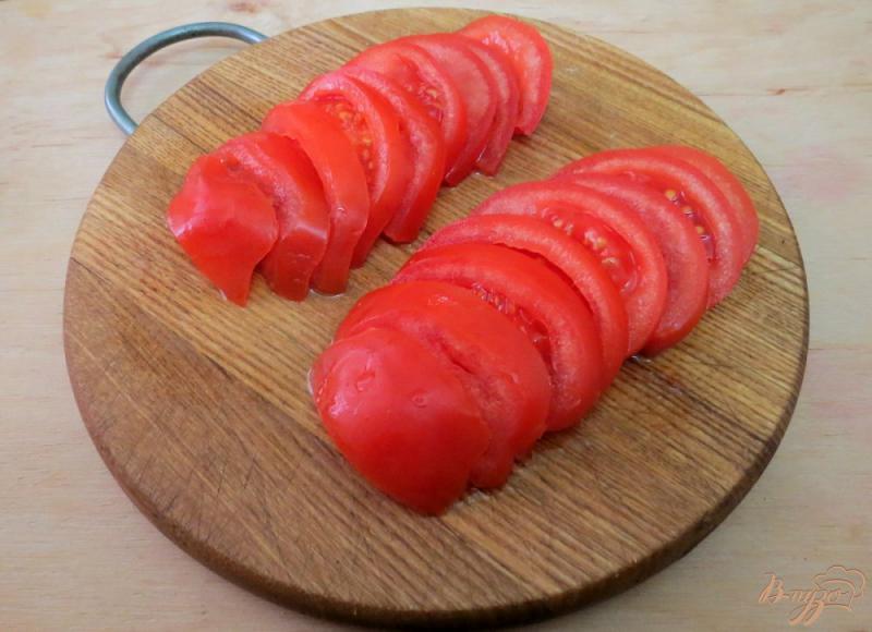 Фото приготовление рецепта: Слоёные пирожки с томатами шаг №2