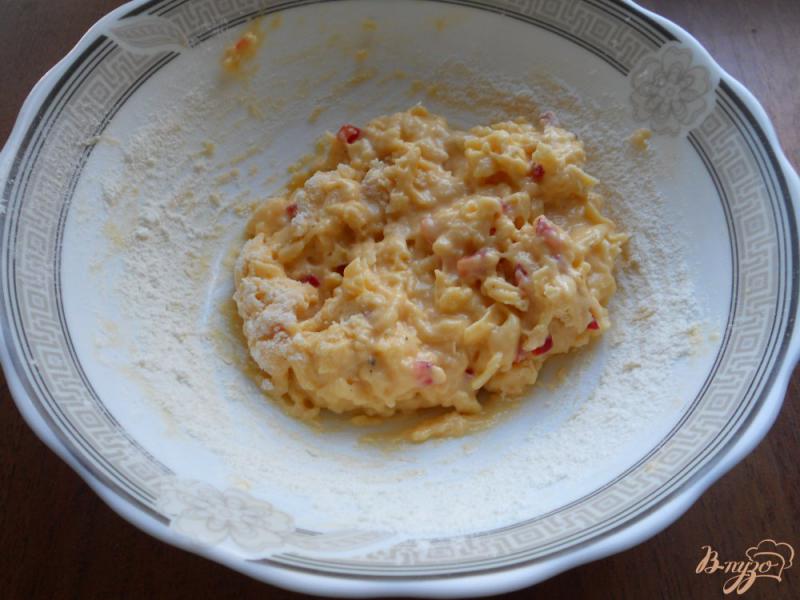 Фото приготовление рецепта: Суп с копченой грудинкой и сырными клецками шаг №9