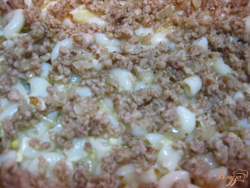 Фото приготовление рецепта: Запеканка из макарон с фаршем и сыром шаг №10