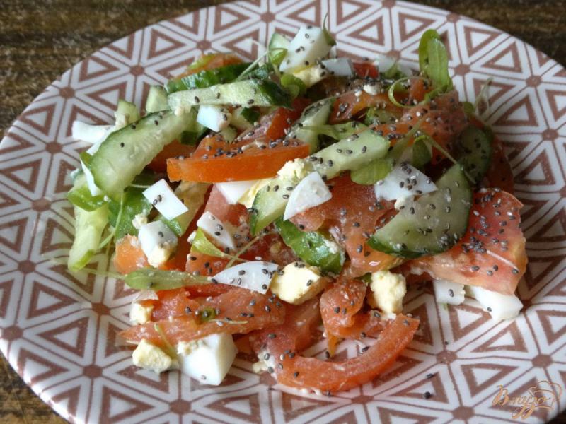 Фото приготовление рецепта: Салат с подкопченой семгой и овощами шаг №5