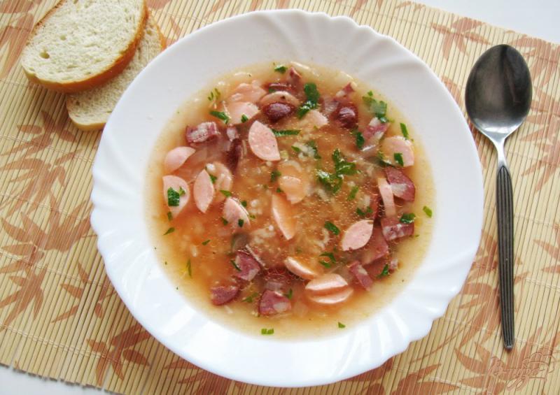 Фото приготовление рецепта: Рисовый суп с колбасой и сосисками шаг №6