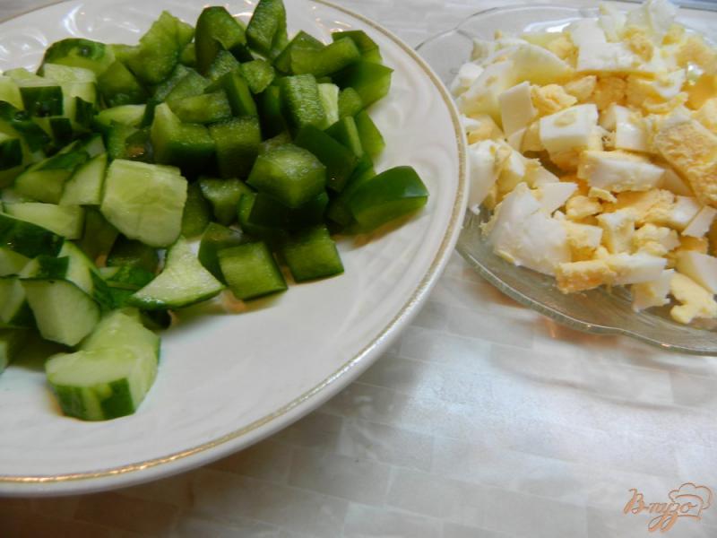 Фото приготовление рецепта: Салат с охотничьими колбасками, сулугуни и овощами шаг №1