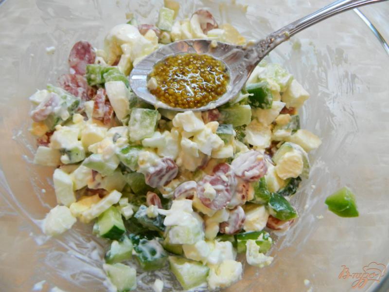 Фото приготовление рецепта: Салат с охотничьими колбасками, сулугуни и овощами шаг №4