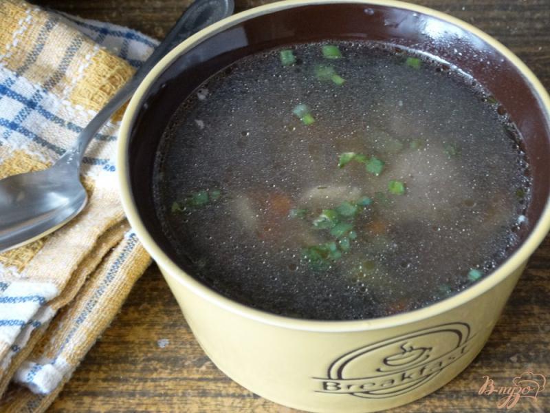 Фото приготовление рецепта: Суп с лесными грибами и стручковой фасолью шаг №7