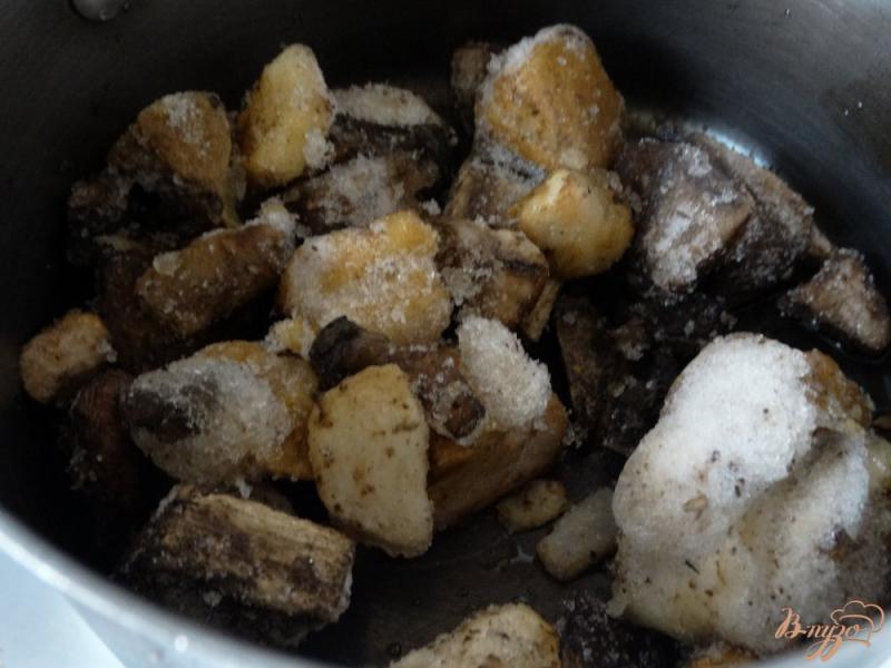 Фото приготовление рецепта: Суп с лесными грибами и стручковой фасолью шаг №3