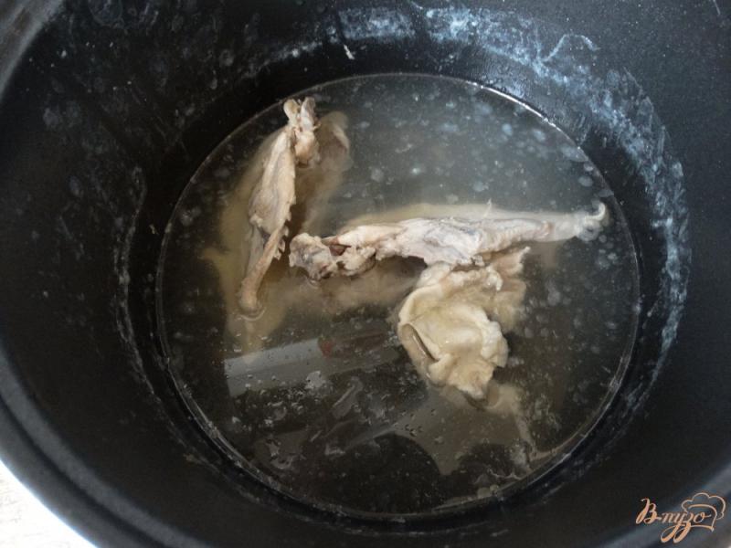 Фото приготовление рецепта: Суп с лесными грибами и стручковой фасолью шаг №1