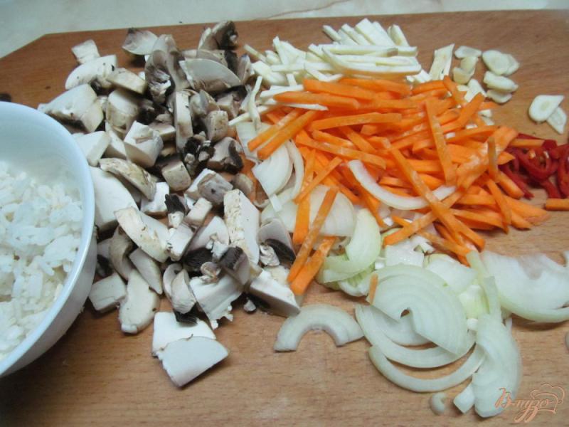 Фото приготовление рецепта: Свинина с овощами и рисом в мультиварке шаг №2