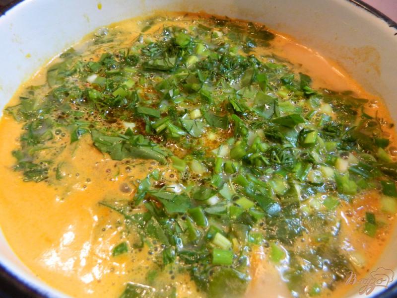 Фото приготовление рецепта: Зеленый борщ с щавелем и яйцом шаг №7