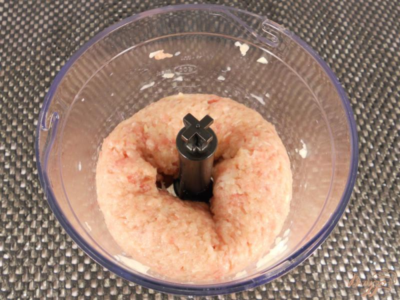 Фото приготовление рецепта: Тефтели из смешанного фарша в томатно-апельсиновом соусе шаг №2