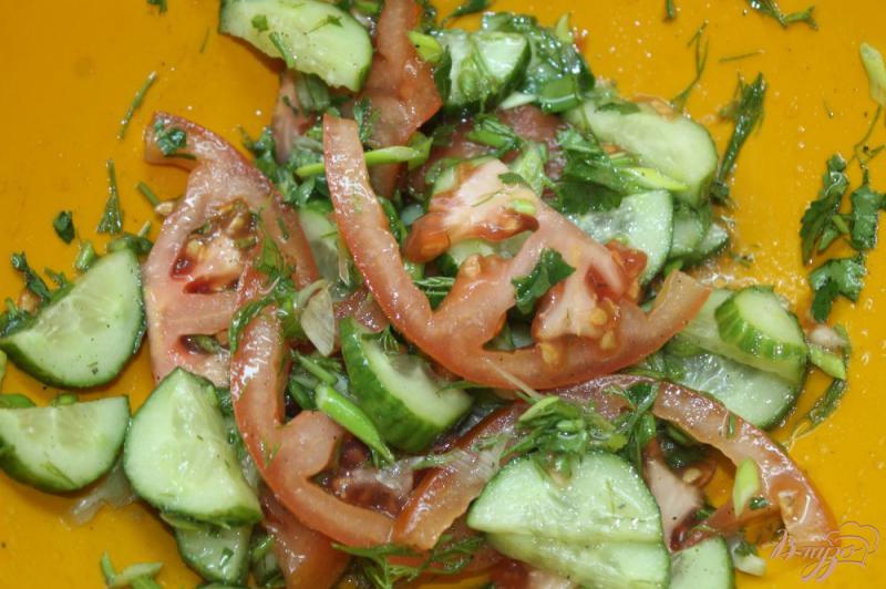 Фото приготовление рецепта: Овощной салат с пармезаном и кунжутом шаг №4