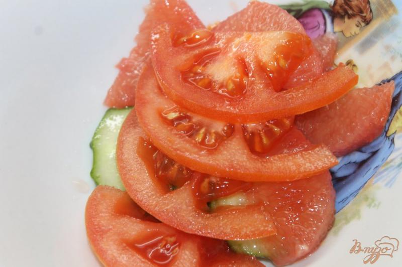 Фото приготовление рецепта: Салат с фетой и грейпфрутом шаг №3