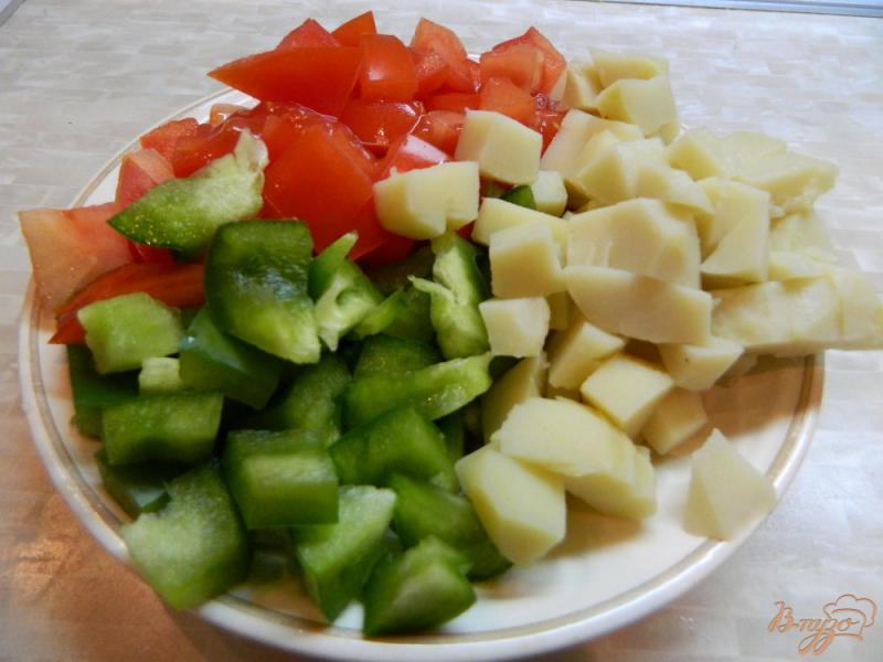 Фото приготовление рецепта: Острый салат из овощей с зеленью шаг №1