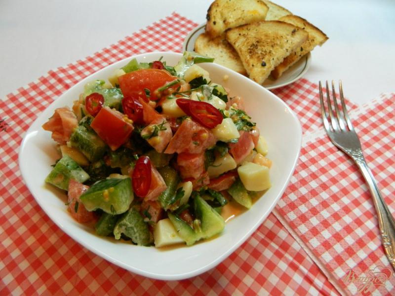 Фото приготовление рецепта: Острый салат из овощей с зеленью шаг №5