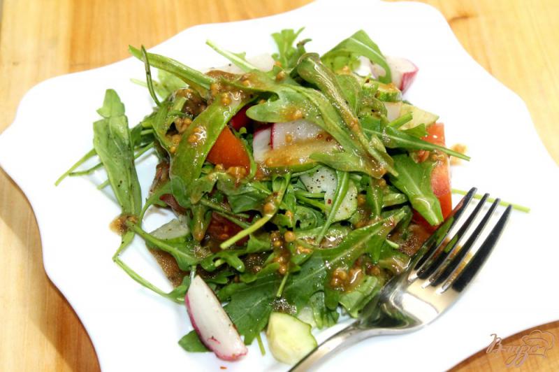 Фото приготовление рецепта: Салат с рукколой и редисом шаг №5