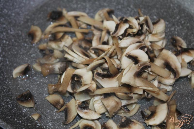 Фото приготовление рецепта: Паста с грибами и куриным мясом шаг №1