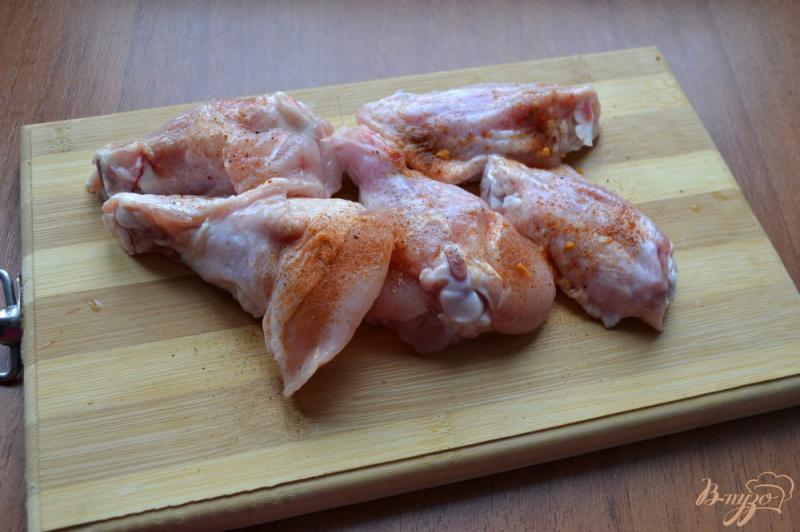 Фото приготовление рецепта: Куриные крылья на пару с овощами шаг №1