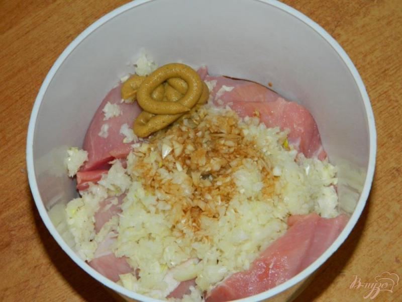 Фото приготовление рецепта: Свинина в луково-горчичном маринаде шаг №3